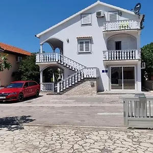 Ira Apartmán Vir