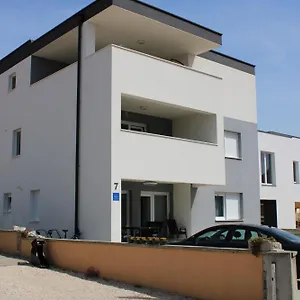 Seven Apartmán Vir